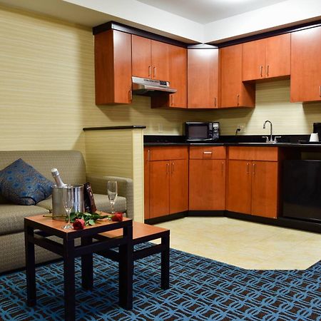 וינזדור לוקס Fairfield Inn Hartford Airport מראה חיצוני תמונה