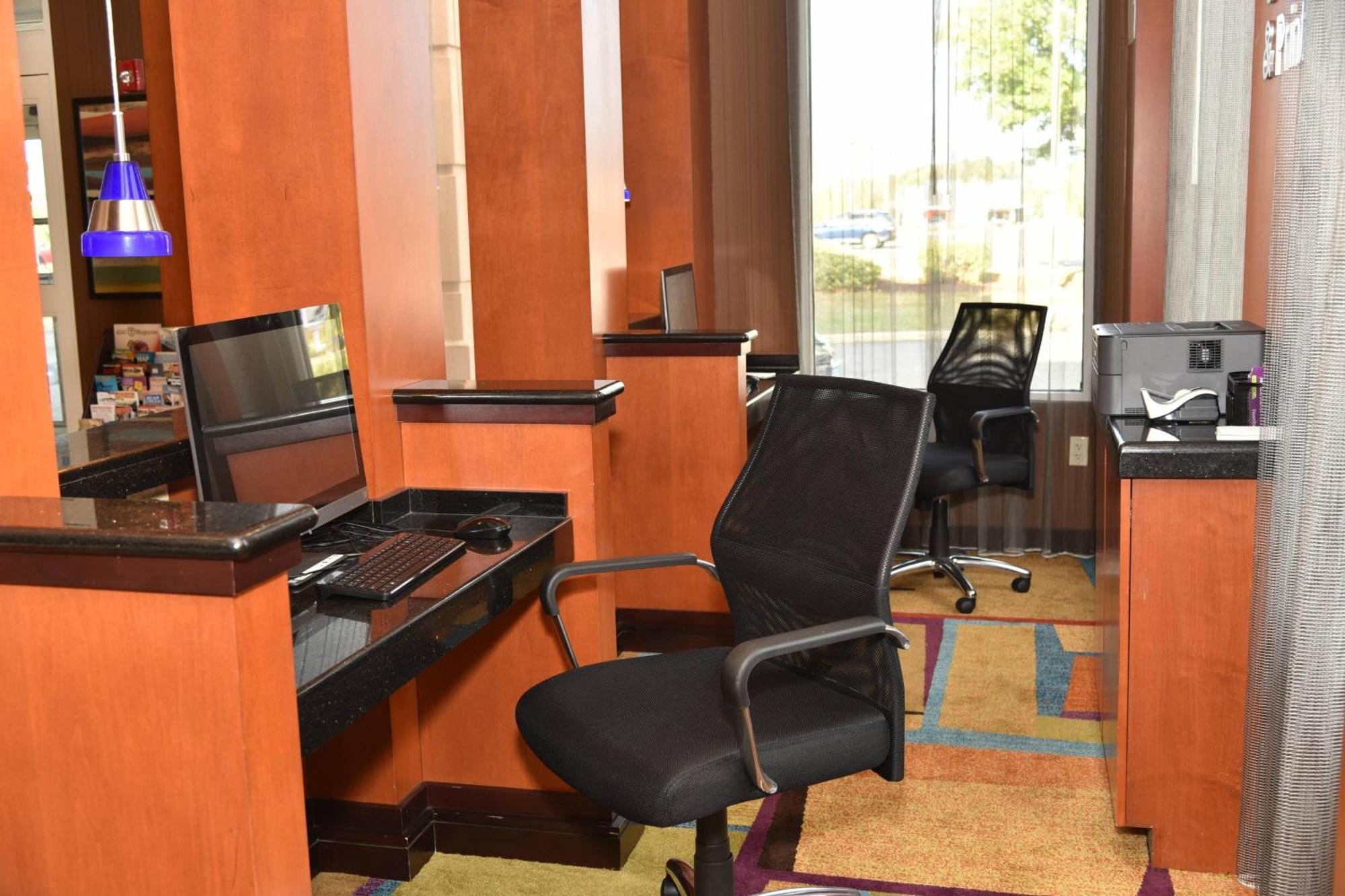 וינזדור לוקס Fairfield Inn Hartford Airport מראה חיצוני תמונה