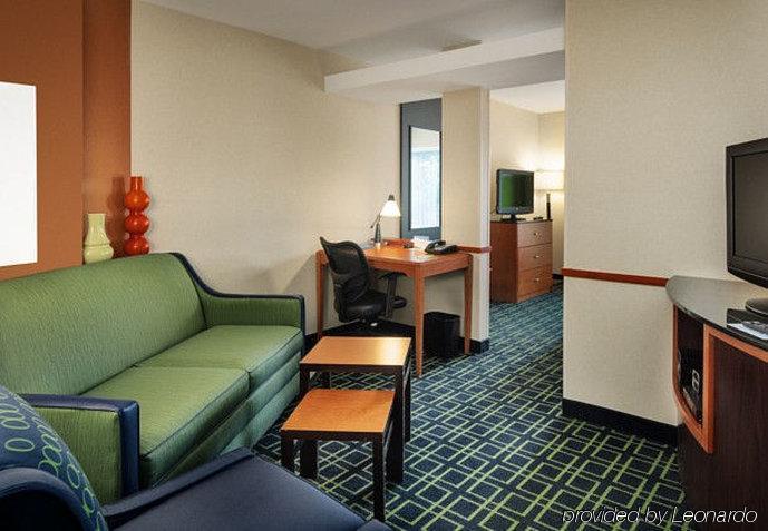 וינזדור לוקס Fairfield Inn Hartford Airport מראה חיצוני תמונה
