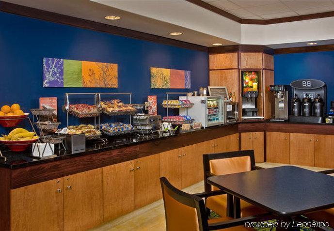 וינזדור לוקס Fairfield Inn Hartford Airport מראה חיצוני תמונה