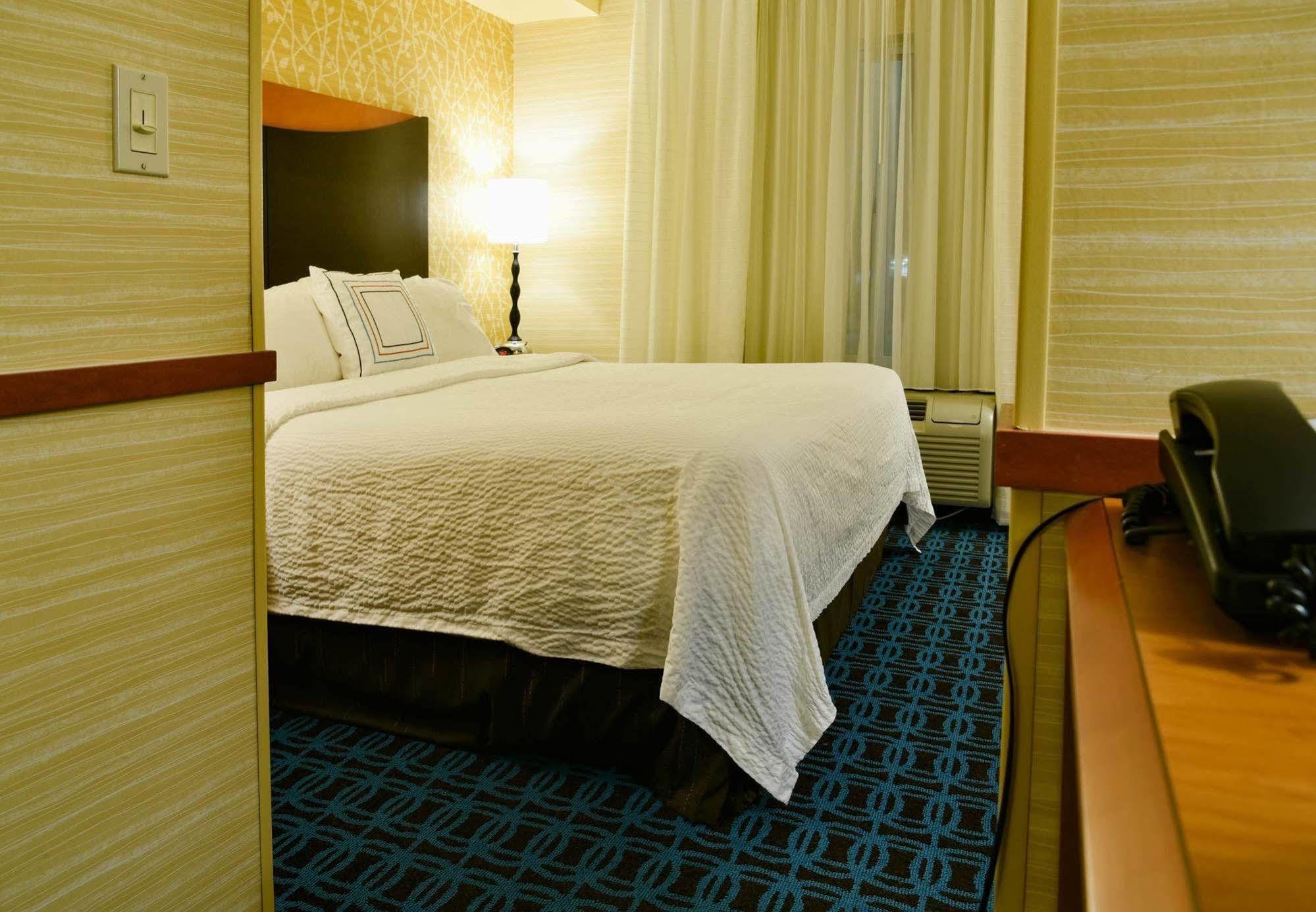 וינזדור לוקס Fairfield Inn Hartford Airport מראה חיצוני תמונה