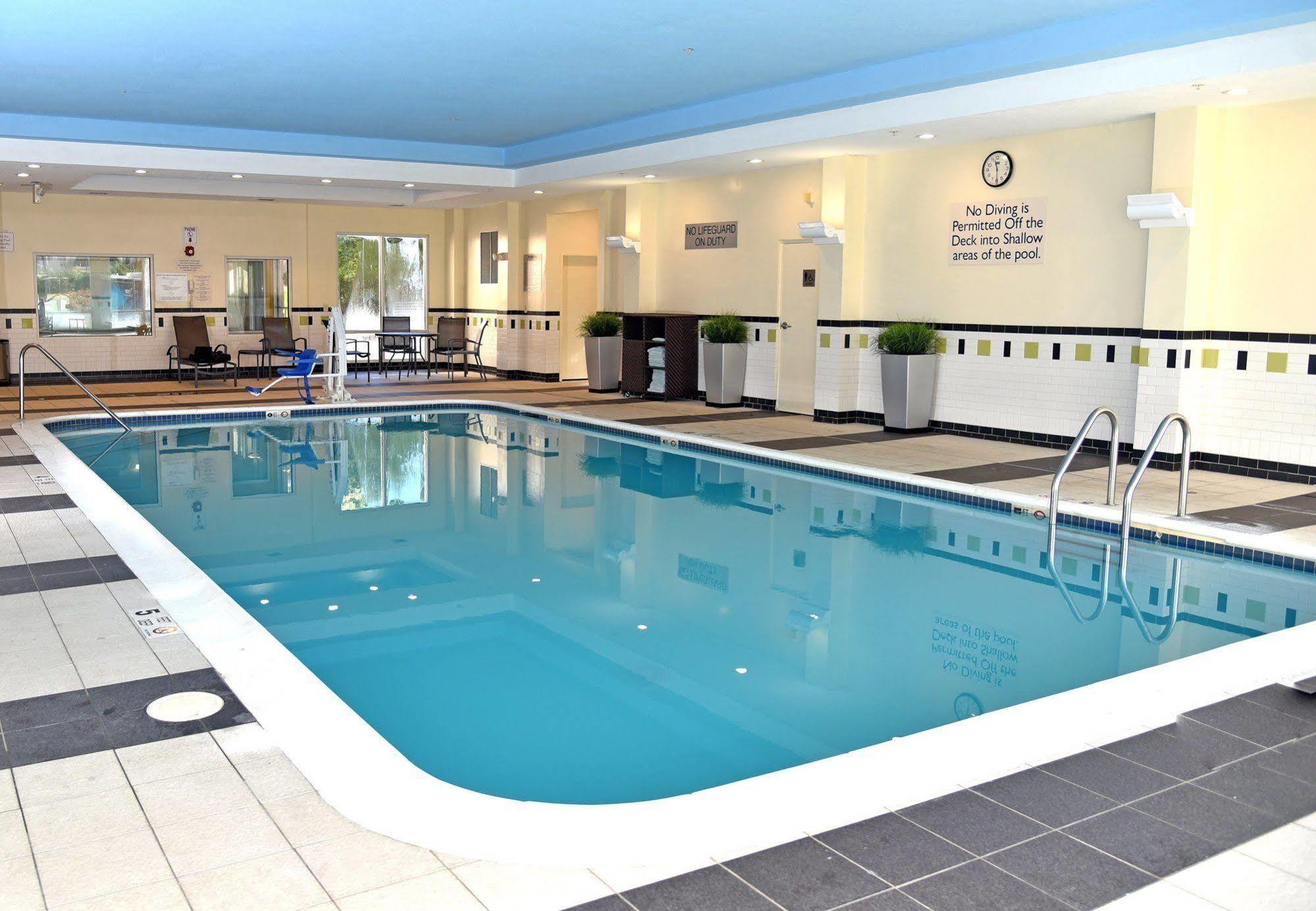 וינזדור לוקס Fairfield Inn Hartford Airport מראה חיצוני תמונה