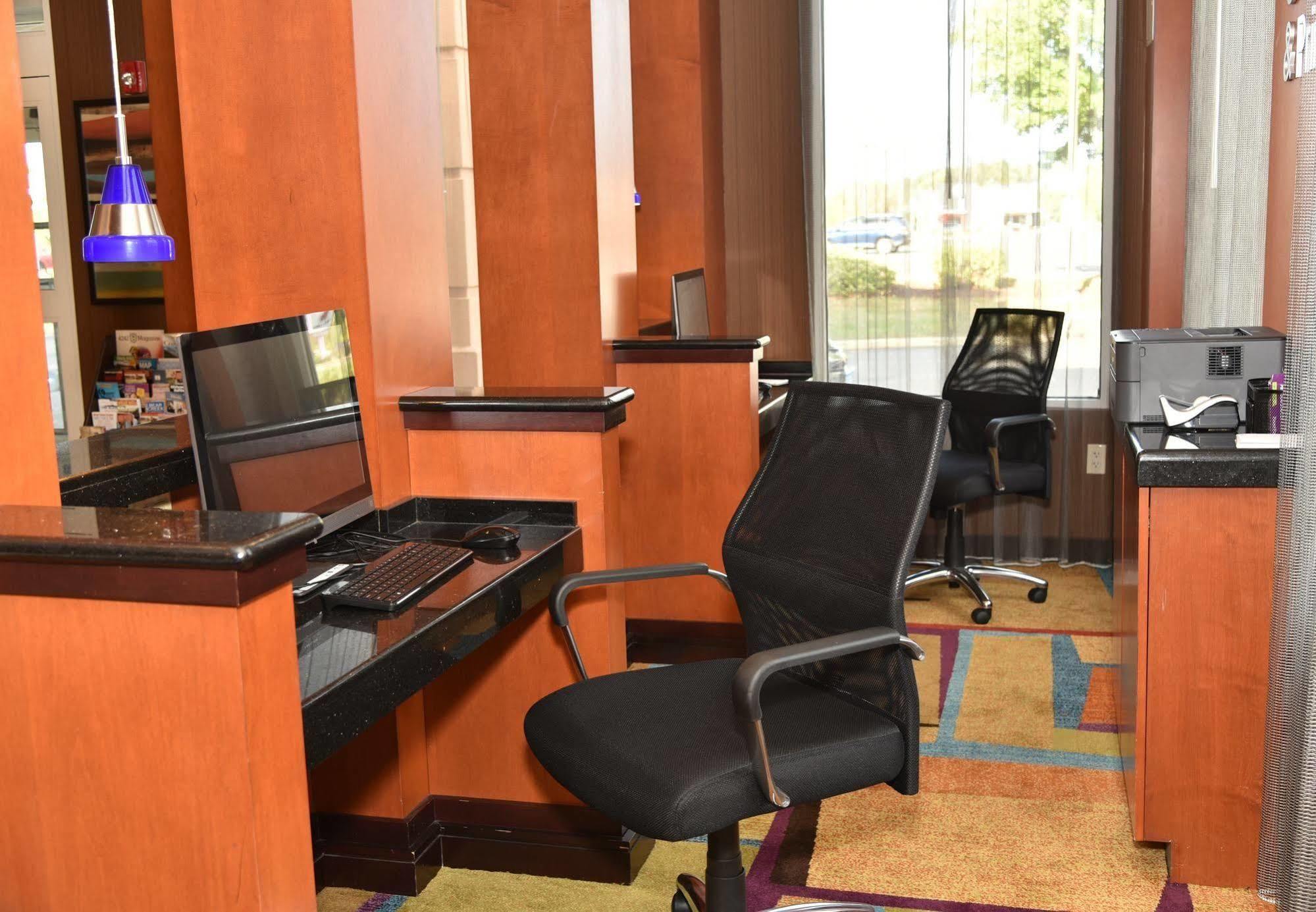 וינזדור לוקס Fairfield Inn Hartford Airport מראה חיצוני תמונה
